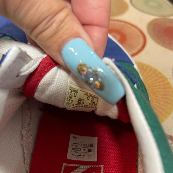 Vans - Picture 5 of 7